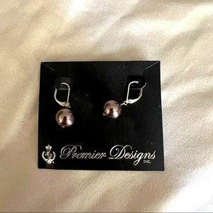 Premier Designs NWOT First Lady Earrings